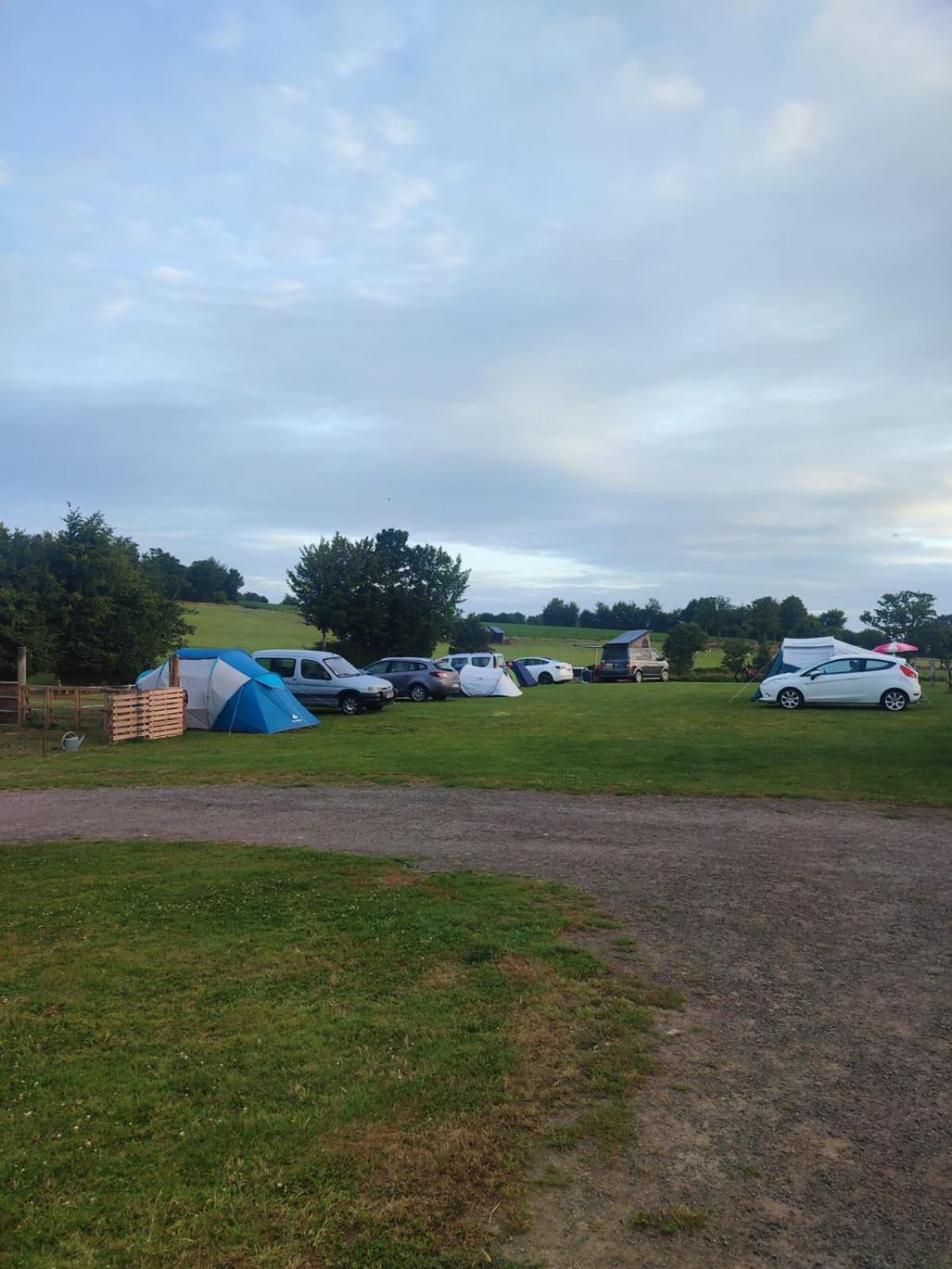 La Billardiere Camping A La Ferme Le Menil-Ciboult Oda fotoğraf